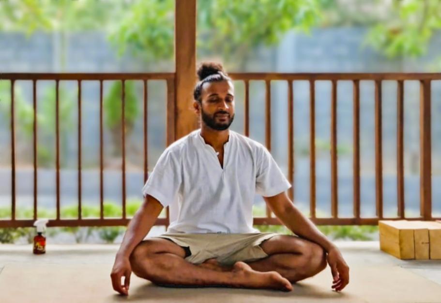 Meditation and calm yoga practice at Yoga Bee retreat in Sri Lanka